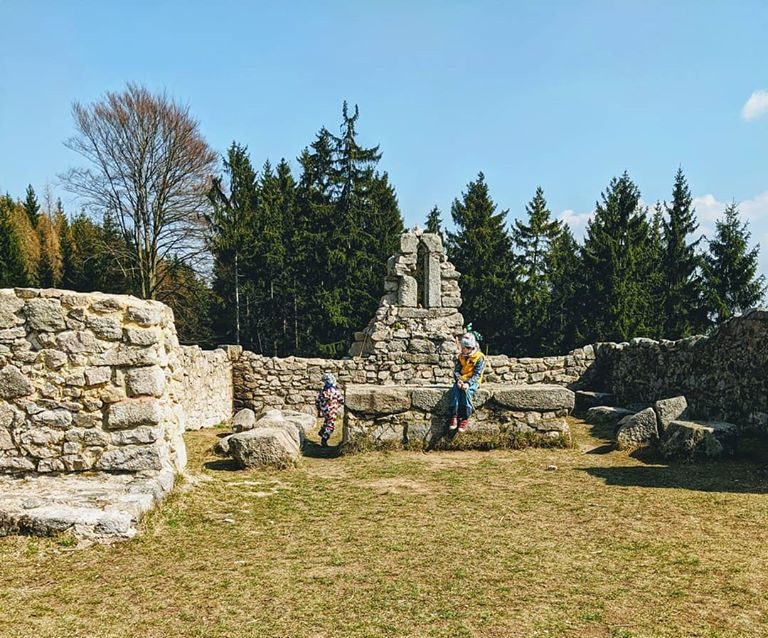 zřícenina kostela svatého Mikuláše