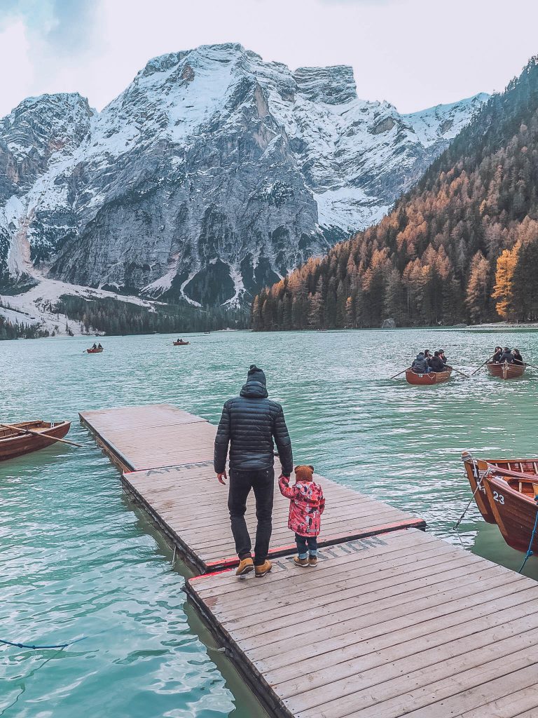 Lago di Braies s dětmi