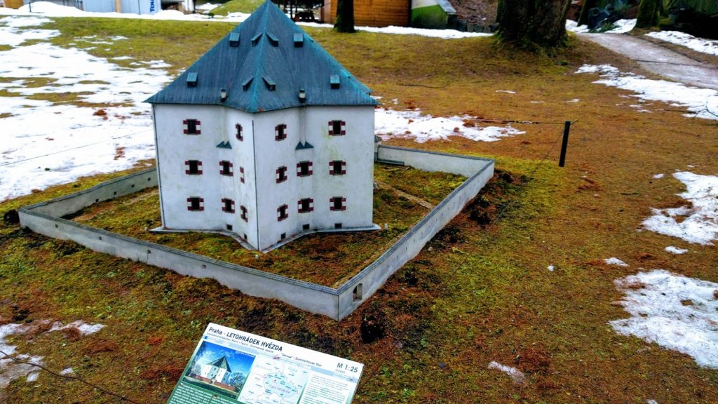 park Boheminium - letohrádek Hvězda