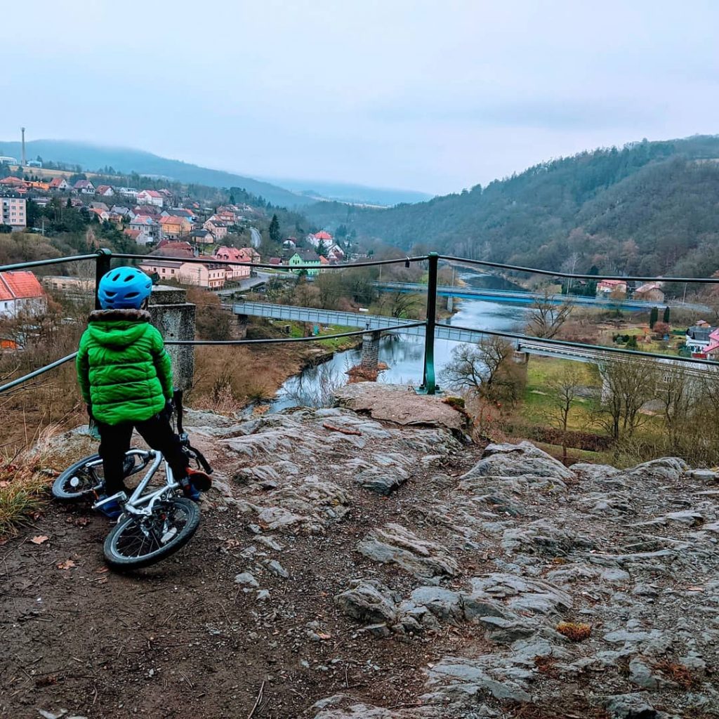 Výhled na řeku Berounku na konci stezky